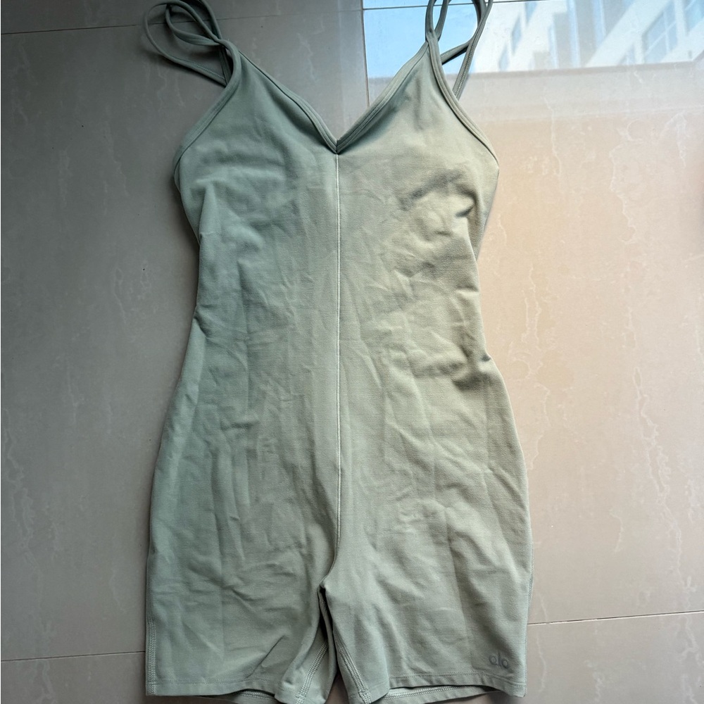 ALO Yoga Light Green onesies XS